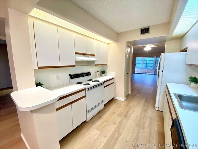 Building Photo - 1000 SW 128th Terrace