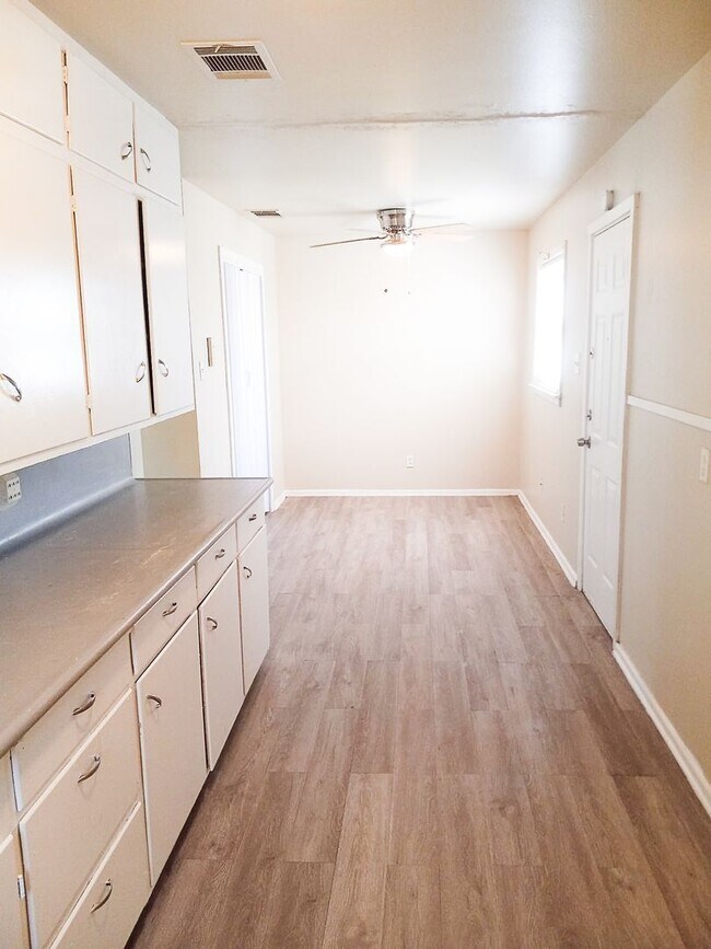 Foto del edificio - $0 First Month's Rent / $0 Deposit at Move-in