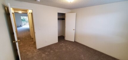 Building Photo - 728 Church St NE