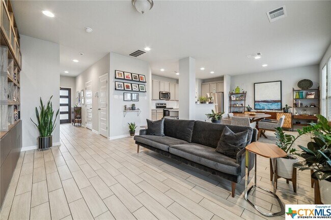 Building Photo - 405 Unforgiven Ln