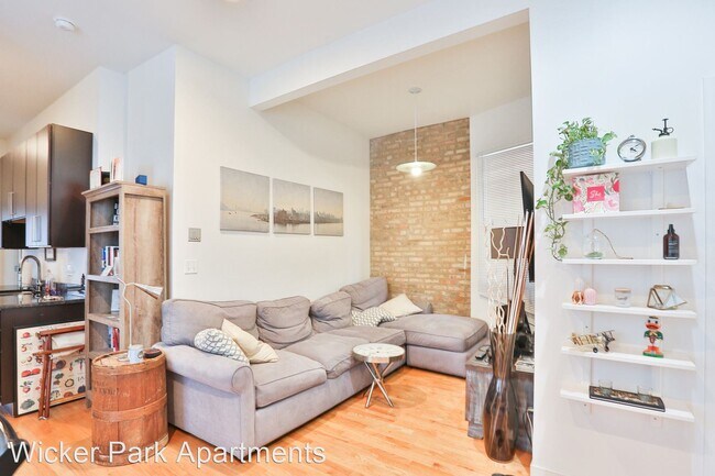 Building Photo - 838 N Hoyne Ave