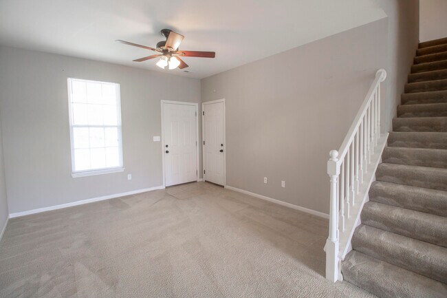 Foto del edificio - 5000 Derby Ridge Dr