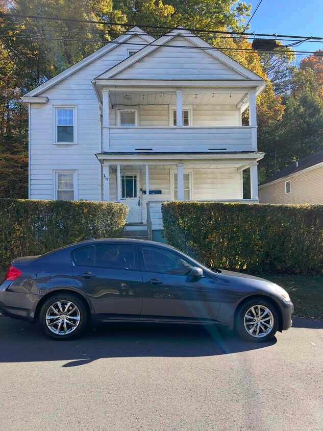 Foto principal - 117 Golden Hill St