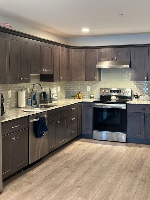 Foto del edificio - 949 State Rd