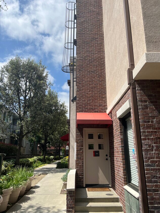 516 Date Ct Unit 516, Monrovia, CA 91016 Condo for Rent in Monrovia