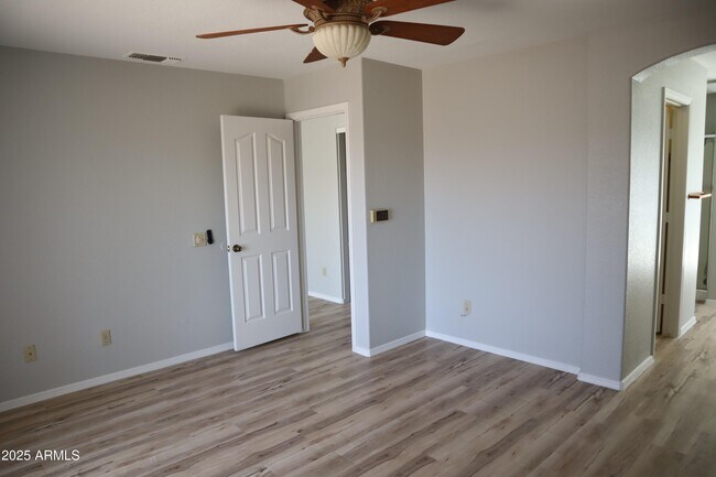 Foto del edificio - 8650 W Greenbrian Dr