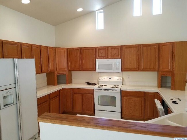 Building Photo - 2530 Royal Palm Ave