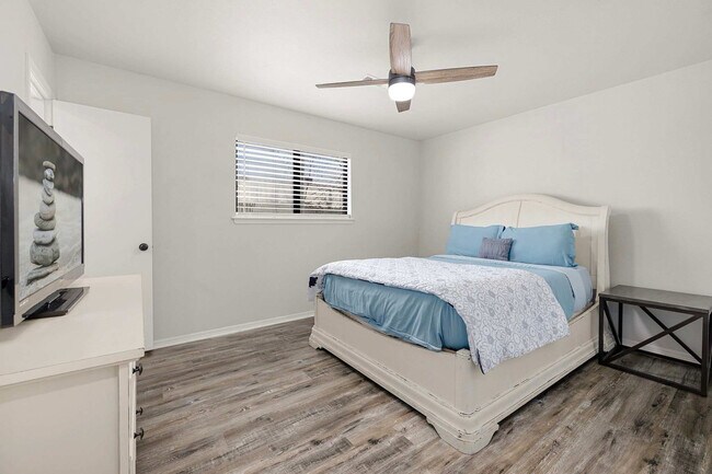 Building Photo - 3028 N Malinda Dr