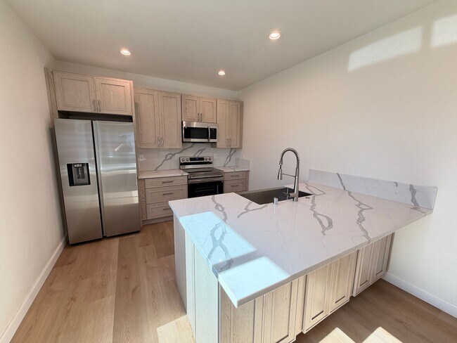 Foto del edificio - New Construction 3BR 2.5BA • Open Concept • A/C • Near USC $1,000.00 Off One Month's Rent Move In...