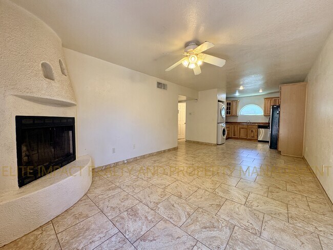 Building Photo - 1628 N Venice Ave