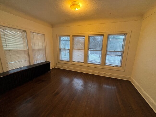 Foto del edificio - 1067-1069 Saint Clair Avenue