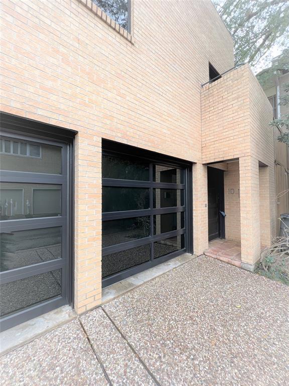 Building Photo - 516 S Post Oak Ln