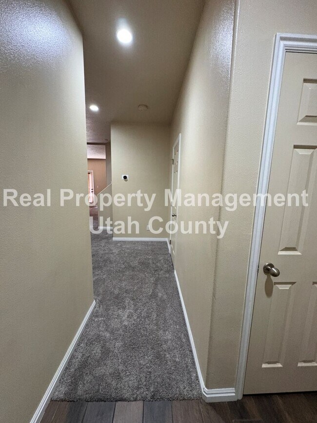 Foto del edificio - Beautiful townhome in Pleasant Grove