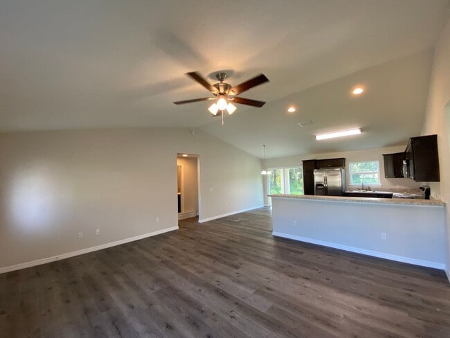 Foto del edificio - Custom Home - Desirable SE Ocala Neighborhood 3/2/2 **Won't Last**