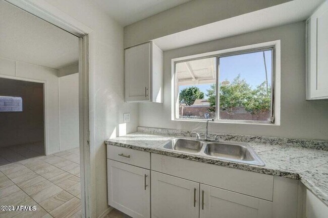 Building Photo - 5609 W Encanto Blvd