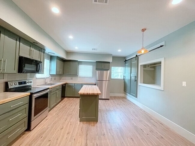Building Photo - 3 Bedroom 2 Story Industrial style home in...