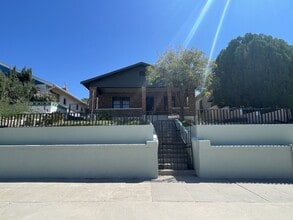 Building Photo - 1518 Lawton Dr