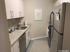 Building Photo - 1 Bay Club Dr