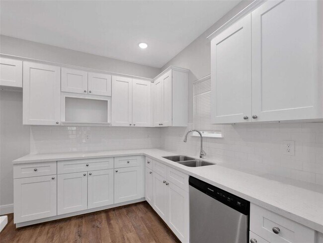 Building Photo - 430 Schmidt Rd