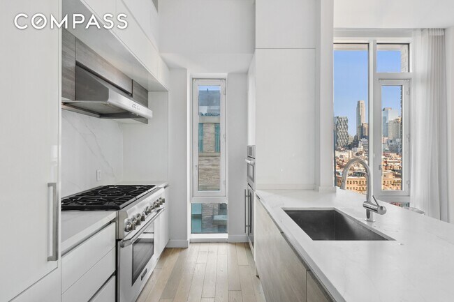 Building Photo - 505-513 W 43rd St