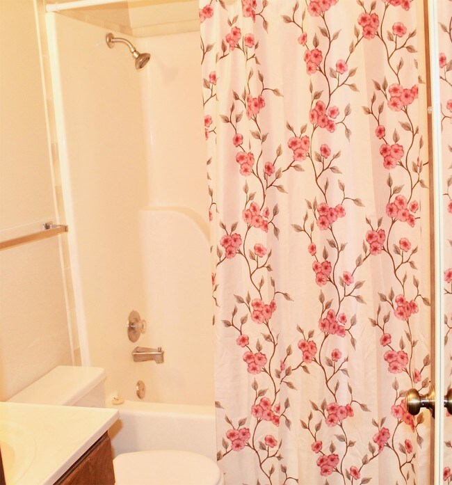 Building Photo - 1408 E 27th Ave