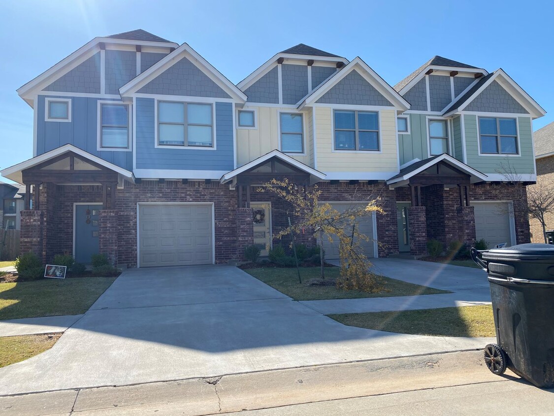 Primary Photo - 3 Bed 2.5 Bath townhome in Moore!