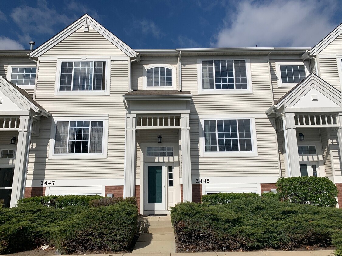 2445 Oakfield Dr, Aurora, IL 60503 Townhome Rentals in Aurora IL