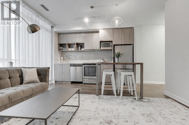 Building Photo - 52 Forest Manor Rd