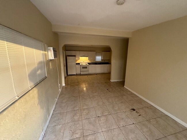 Building Photo - 3-2 House