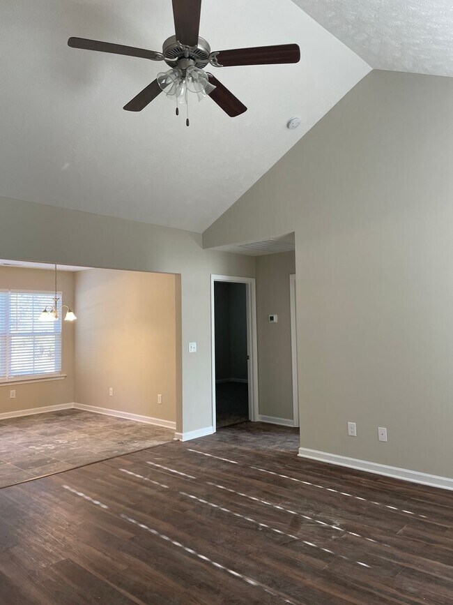 Foto del edificio - Brand New Home!