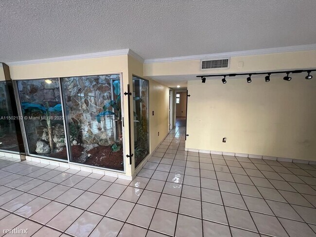 Building Photo - 3 br, 2 bath House - 4240 W 18th Ln