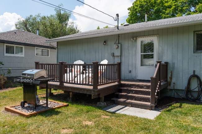 Building Photo - 925 3rd Ave W