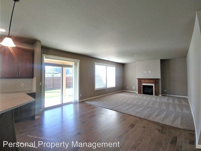 Building Photo - 4 br, 2.5 bath House - 7013 NE 134th St.