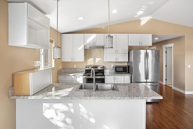 Foto del edificio - Now Available for Rent – Beautifully Upgra...