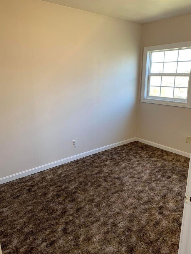 Foto del edificio - 2423-2425 Negley Ct