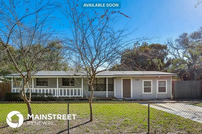 Building Photo - 2233 Bourget Dr