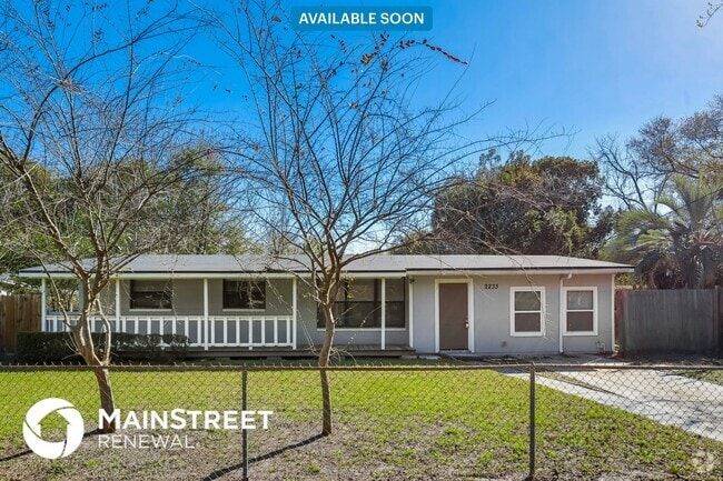 Building Photo - 2233 Bourget Dr