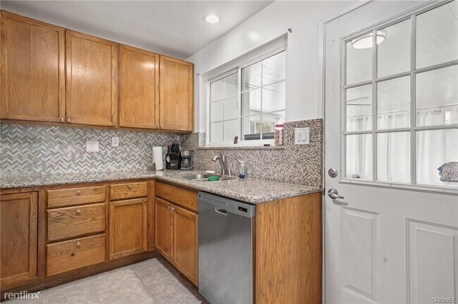 Foto del edificio - 3 br, 2 bath House - 8542 Lubao Ave