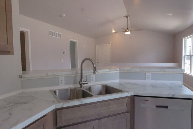 Foto del edificio - Almost New Home in Crystal City MO for Lease!