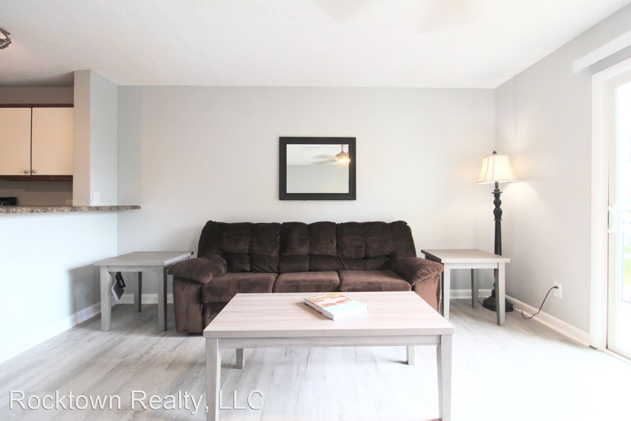 Primary Photo - 4 br, 2 bath Room For Rent - 1342E Hunters...
