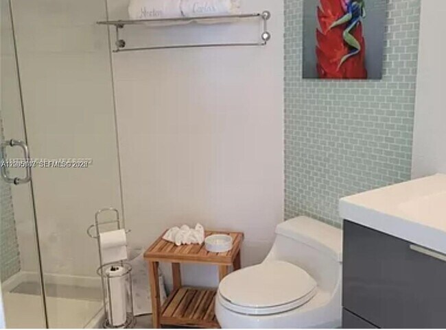 Foto del edificio - 5880 Collins Ave