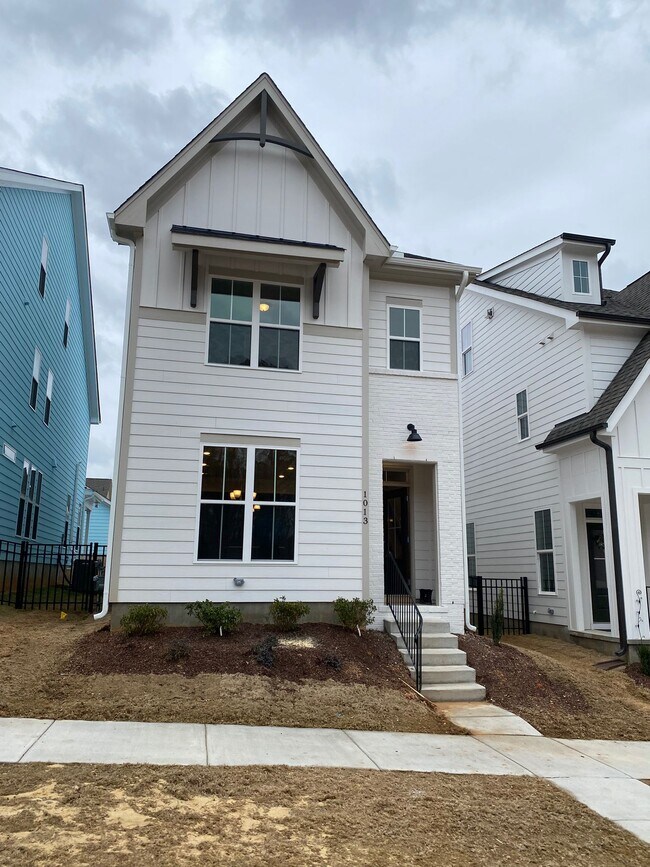 Building Photo - 1013 Dashwood Dr