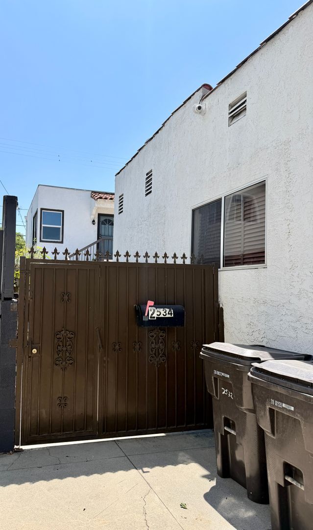 Building Photo - 203B