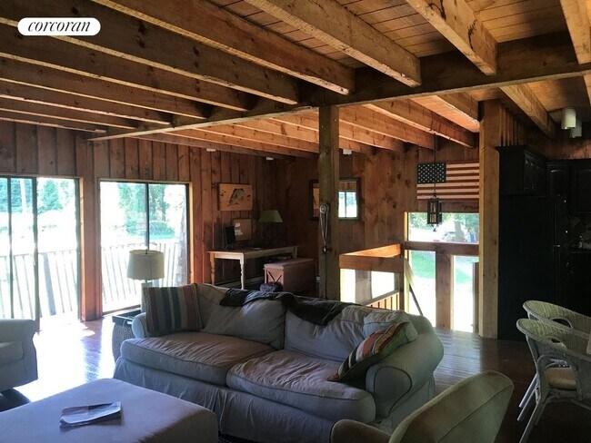 Foto del edificio - 12 Manhanset Rd