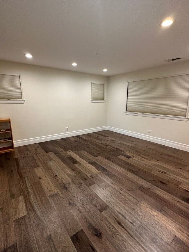 Building Photo - Beautiful spacious home, across from a sma...