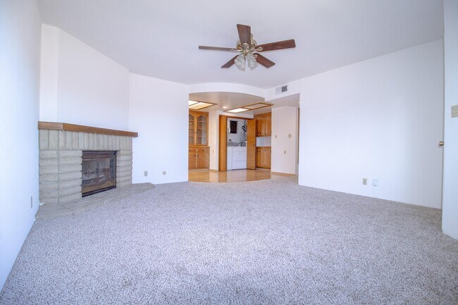 Building Photo - 2577 Buena Vista Ave