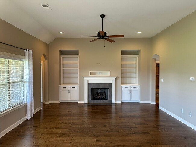 Foto del edificio - 5877 Shiloh Ln