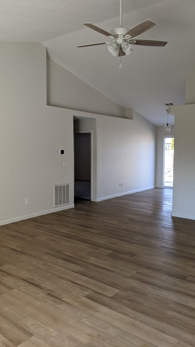 Foto del edificio - 4 Bed 2 Bath in Boise!
