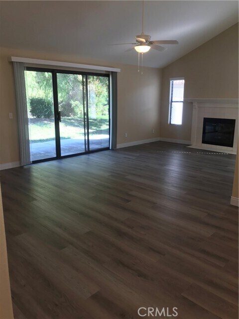 Foto del edificio - 21060 Vandenberg Ave