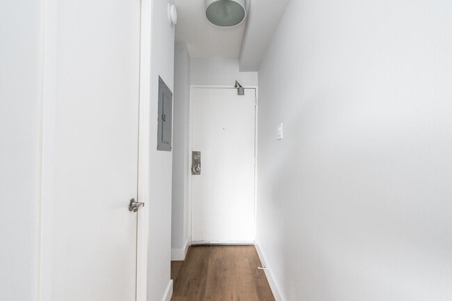 Building Photo - 800 Richmond St W